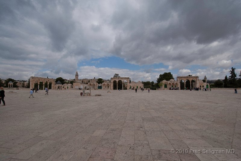 20100408_100009 D3.jpg - Haram esh-Sharif (Temple Mount).  Note 3 0f the 8 quanatirs are seem in this photo